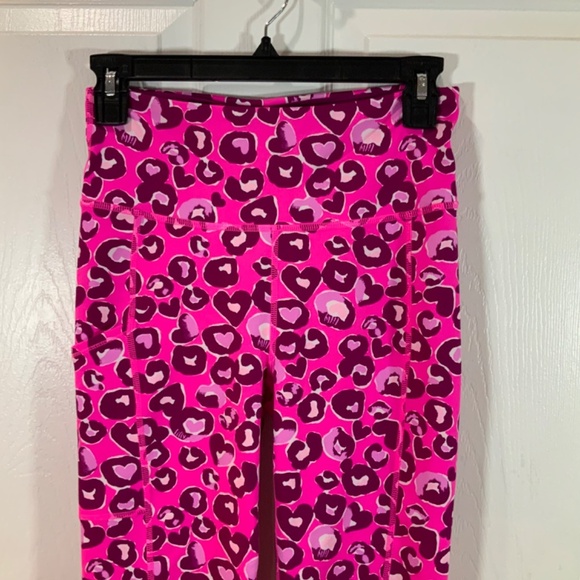 Lilly Pulitzer Weekender High Rise Crop Legging Don’t Be A Cheetah Size Small - Picture 3 of 10